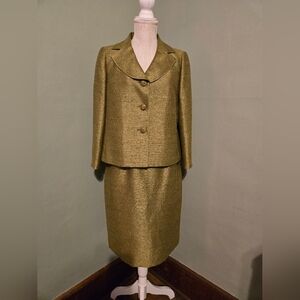 Le Suit 2 PC Woman's Suit Work Business Size 10P Green Olive